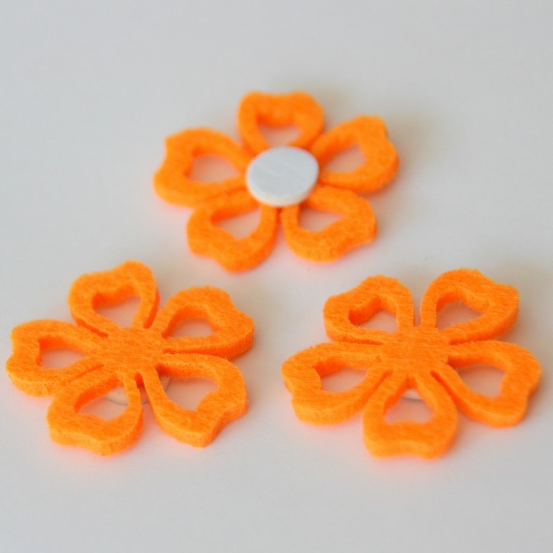 Samolepící kytička z filcu ~ 3,3 cm ~ oranžová