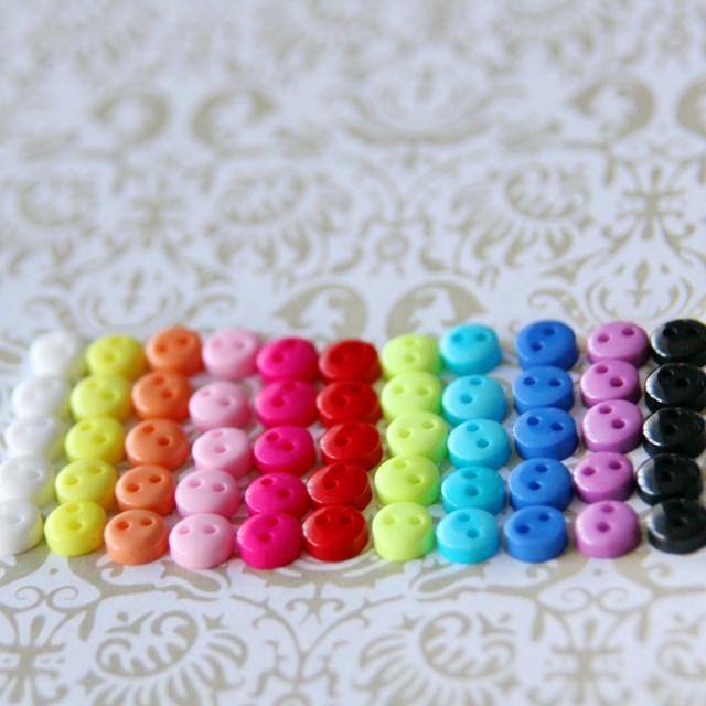 Plastový knoflík ~ 6 mm ~ 10 ks ~ různé barvy