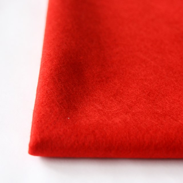 Dekorační filc ~ 1-2 mm ~ 20x30 ~  červená