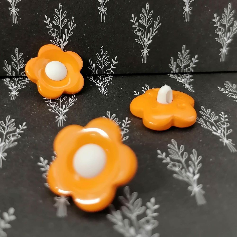 Knoflík s očkem ~ 28 mm ~ kytička ~ oranžová