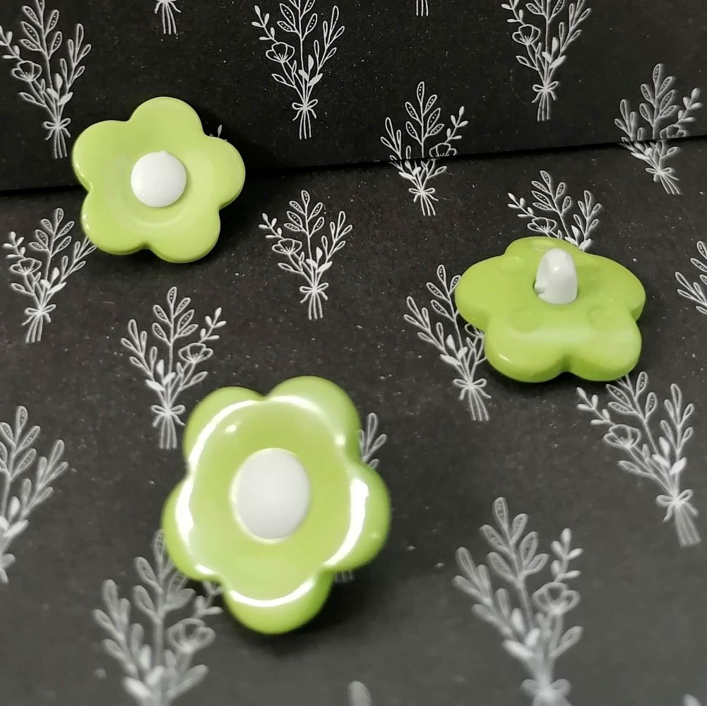 Knoflík s očkem ~ 28 mm ~ kytička ~ světle zelená