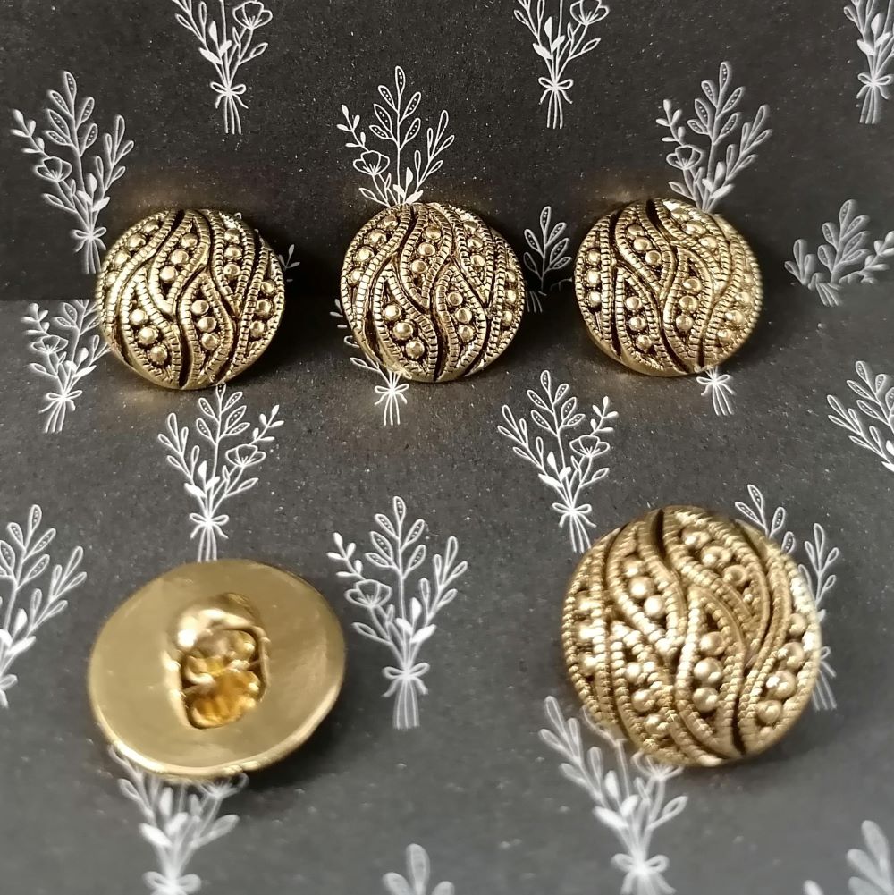Knoflík s očkem ~ 15 mm ~ zdobený ~ starozlatý