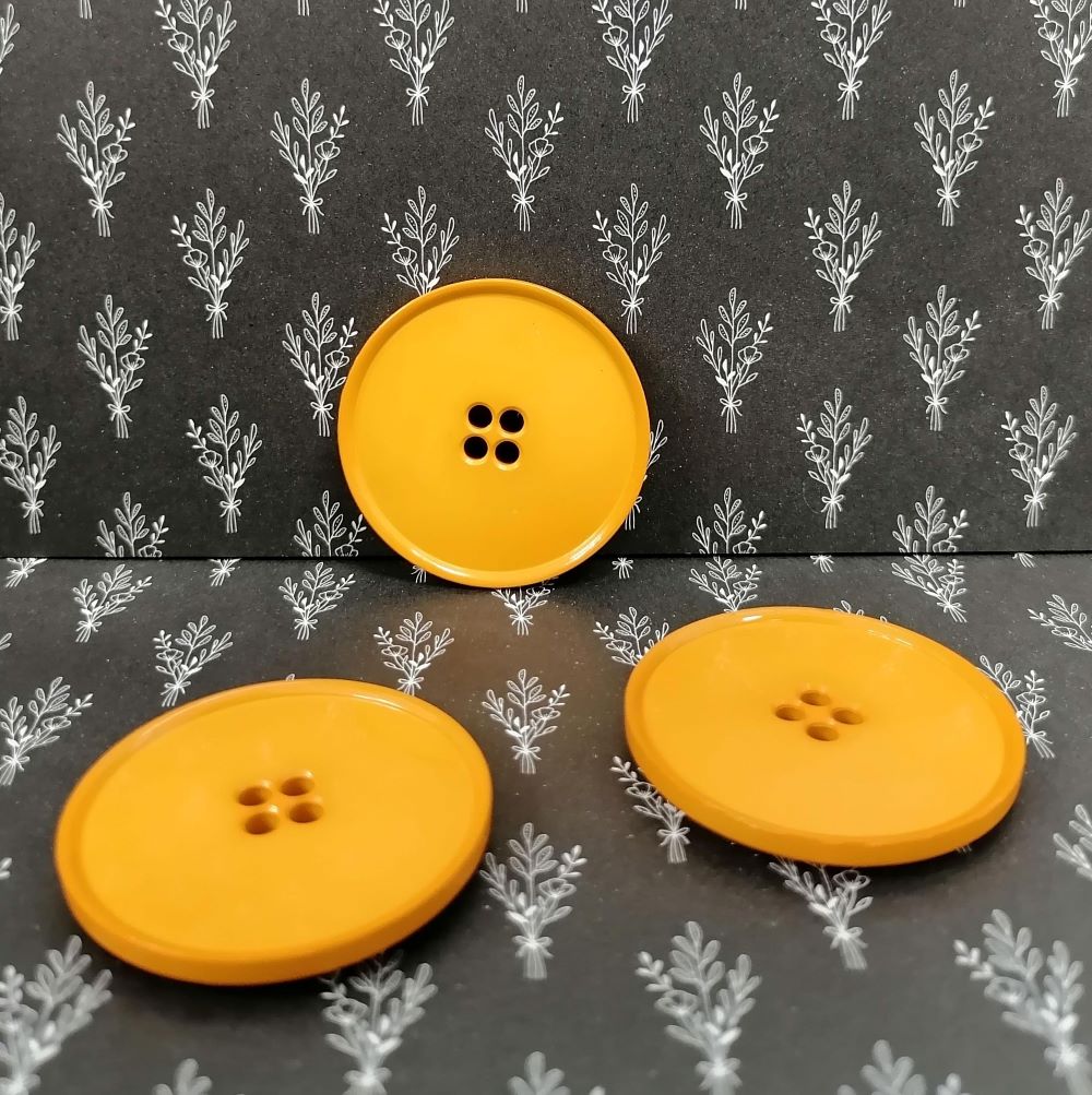 Plastový knoflík ~ 38 mm ~ hořčicový